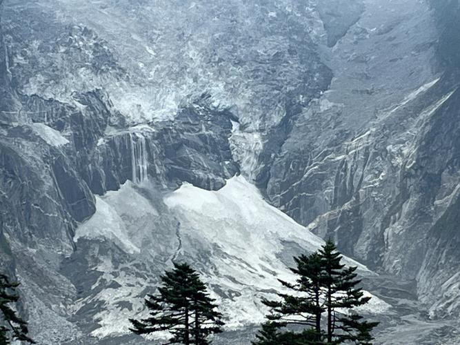 海螺沟旅游景点介绍_海螺沟值得去的景点